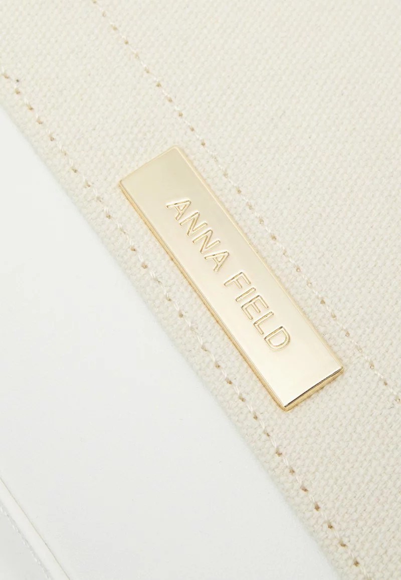Handtasche - off-white Anna Field Handtasche - Off-white -Anna Field Geschäft f05f8e33a966455fafa1a240407b4350